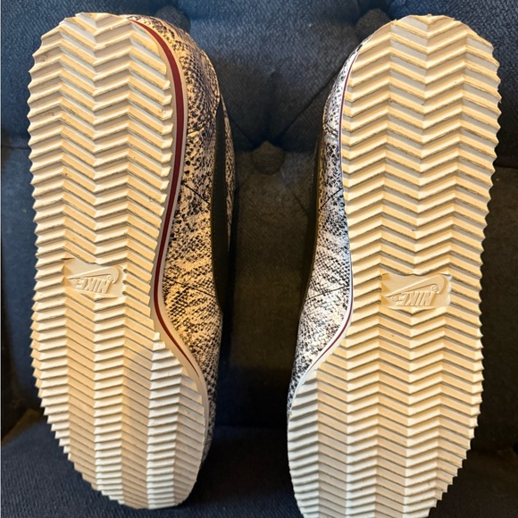 Lizard print Nike cortex worn once in the house - Picture 3 of 7